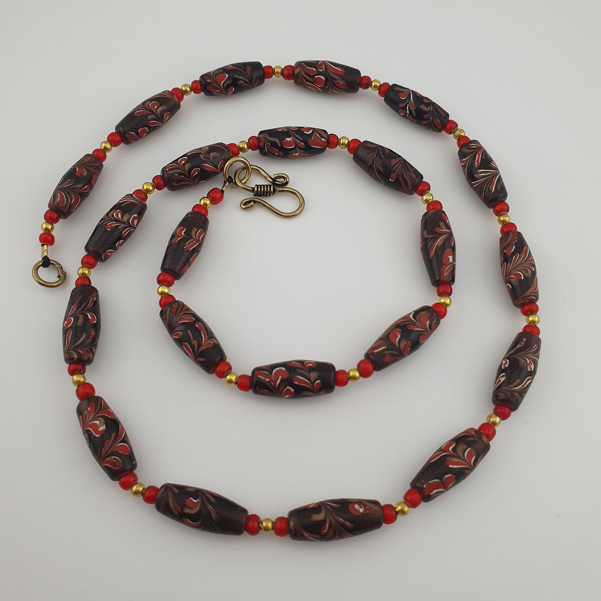 Collier de perles anciennes vénitiennes, petites fleurs et perles de verre vénitiennes Whiteheart