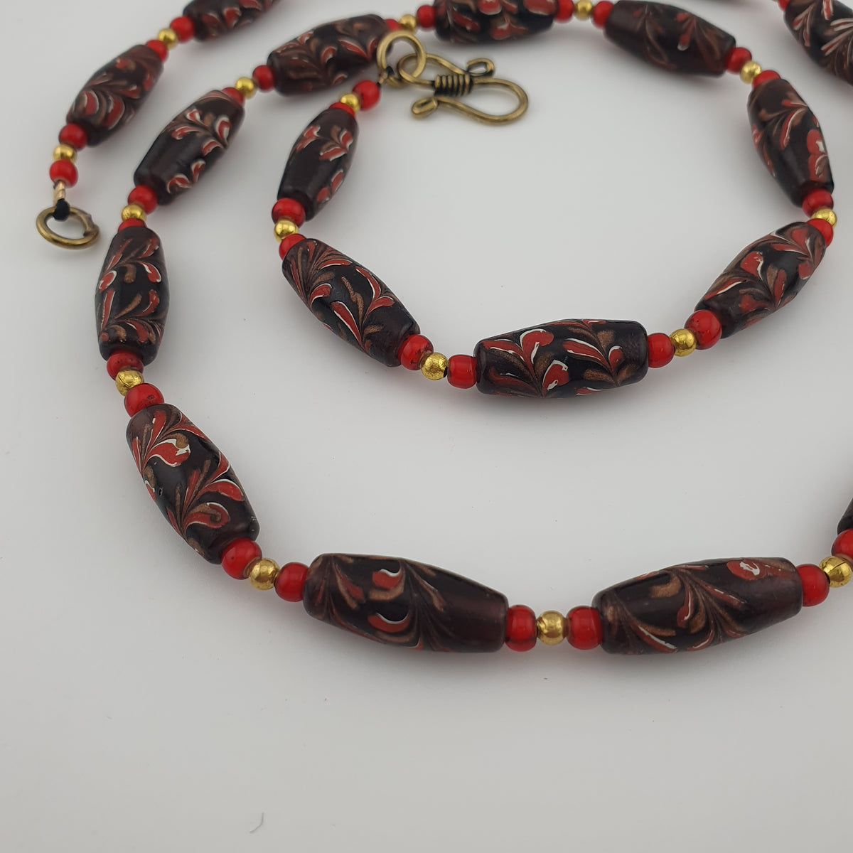 Collier de perles anciennes vénitiennes, petites fleurs et perles de verre vénitiennes Whiteheart