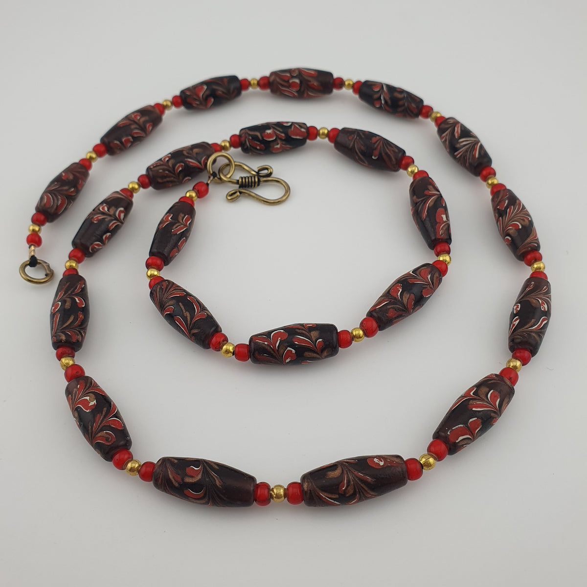 Collier de perles anciennes vénitiennes, petites fleurs et perles de verre vénitiennes Whiteheart