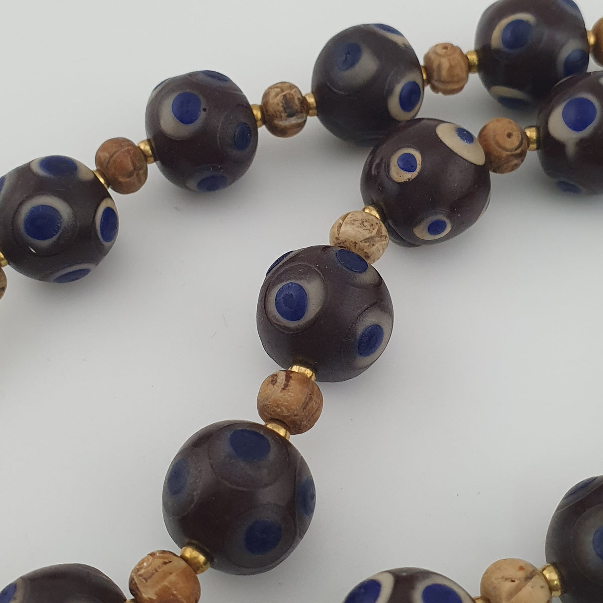 Collier ancien de perles en verre Millefiori et en os, style vénitien
