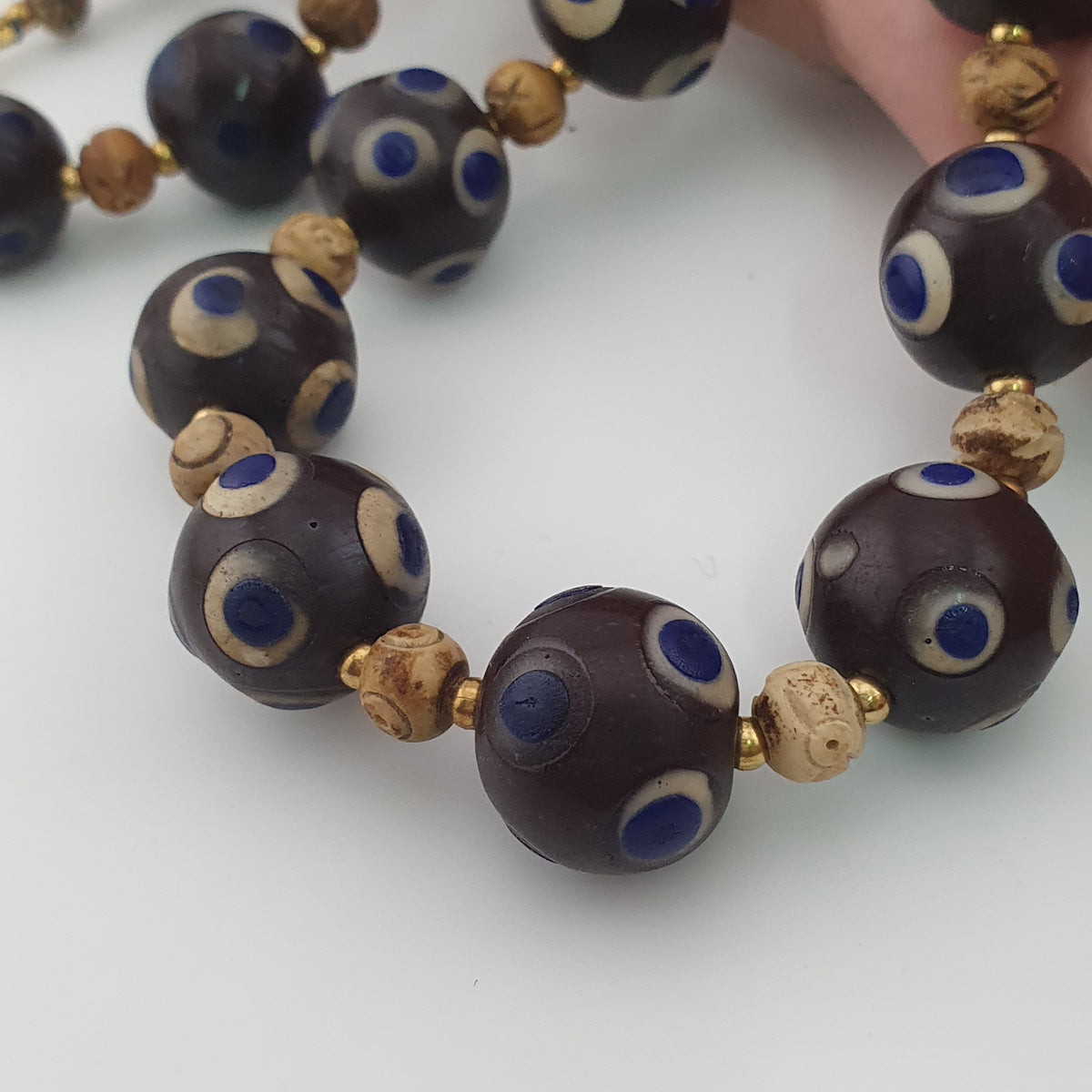 Collier ancien de perles en verre Millefiori et en os, style vénitien