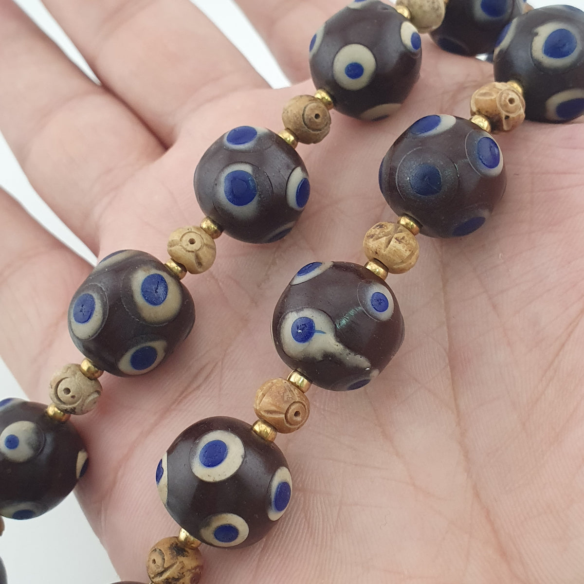 Collier ancien de perles en verre Millefiori et en os, style vénitien