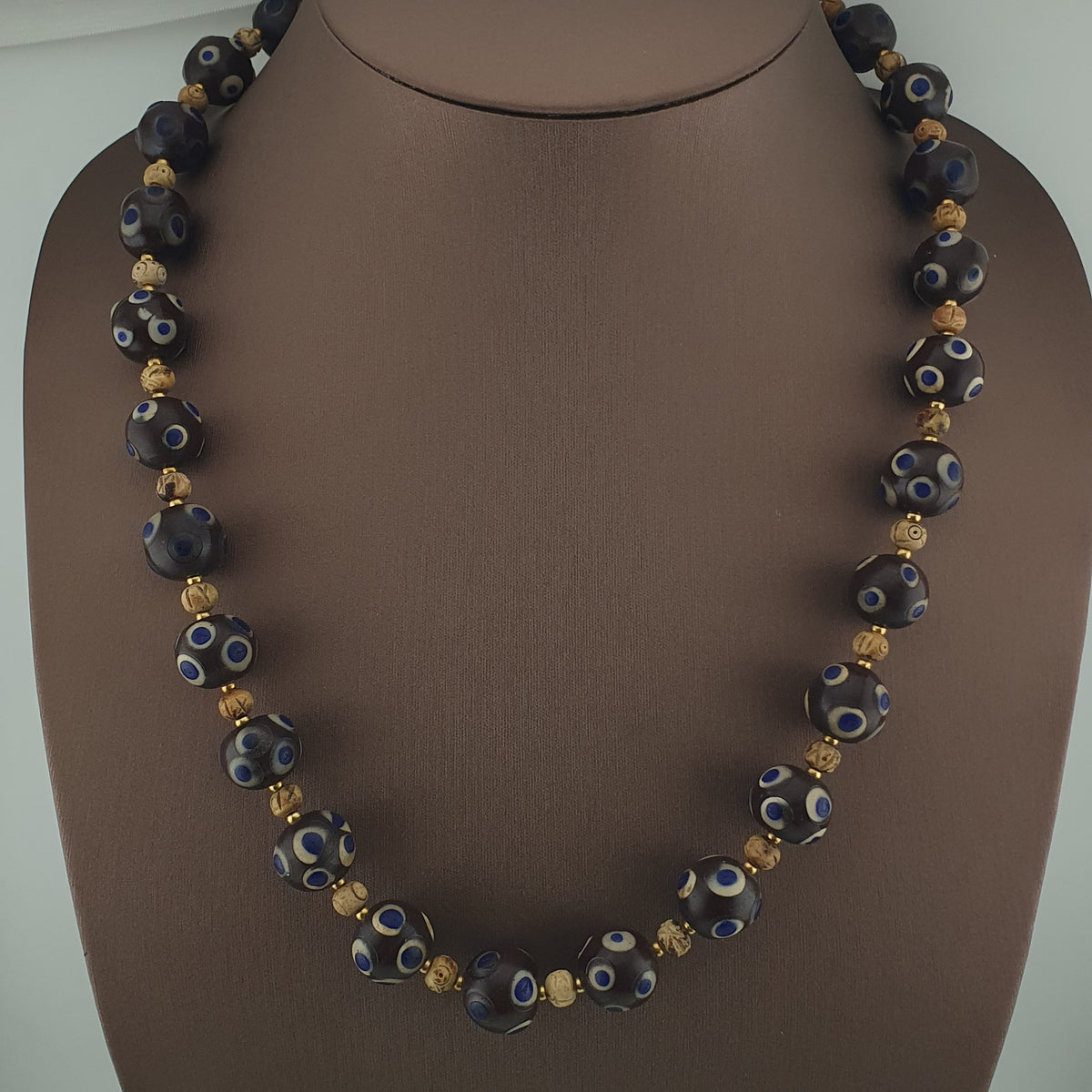 Collier ancien de perles en verre Millefiori et en os, style vénitien