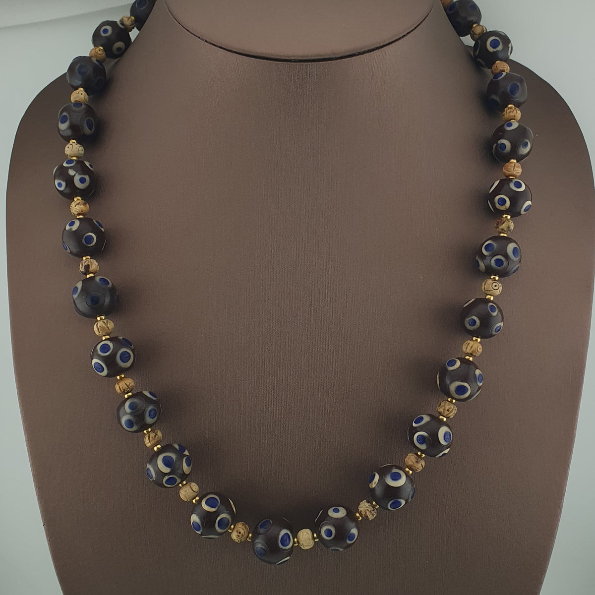 Collier ancien de perles en verre Millefiori et en os, style vénitien