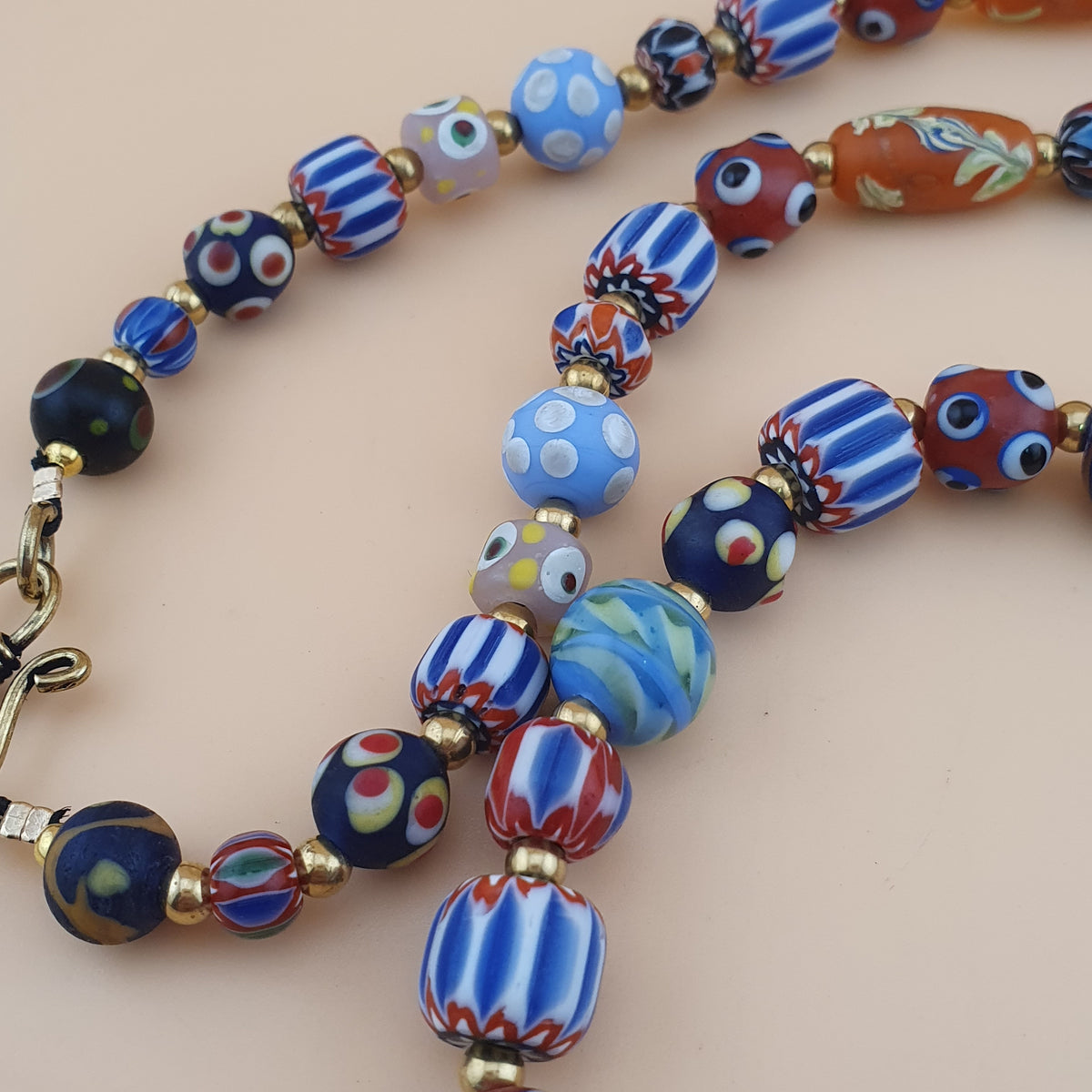 Collier en perles de verre mélangées de style vénitien vintage