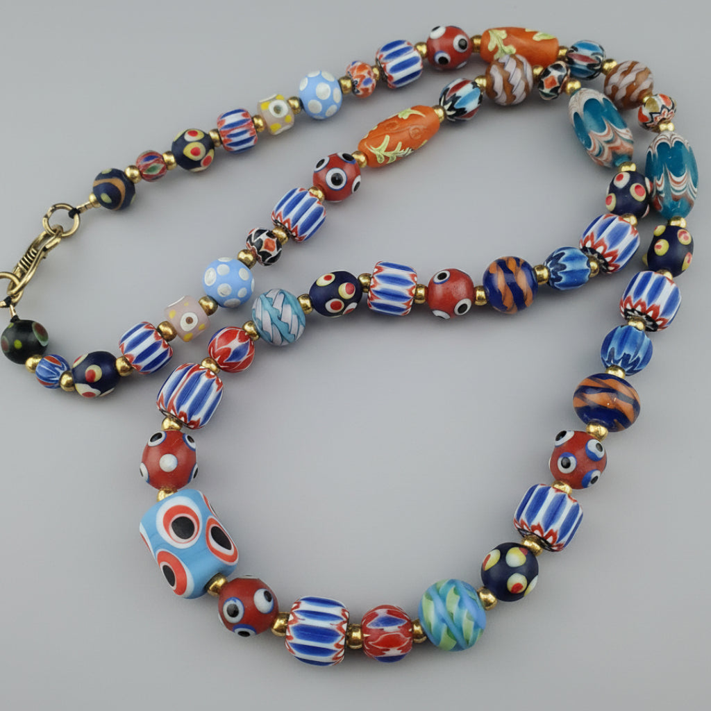Collier en perles de verre mélangées de style vénitien vintage