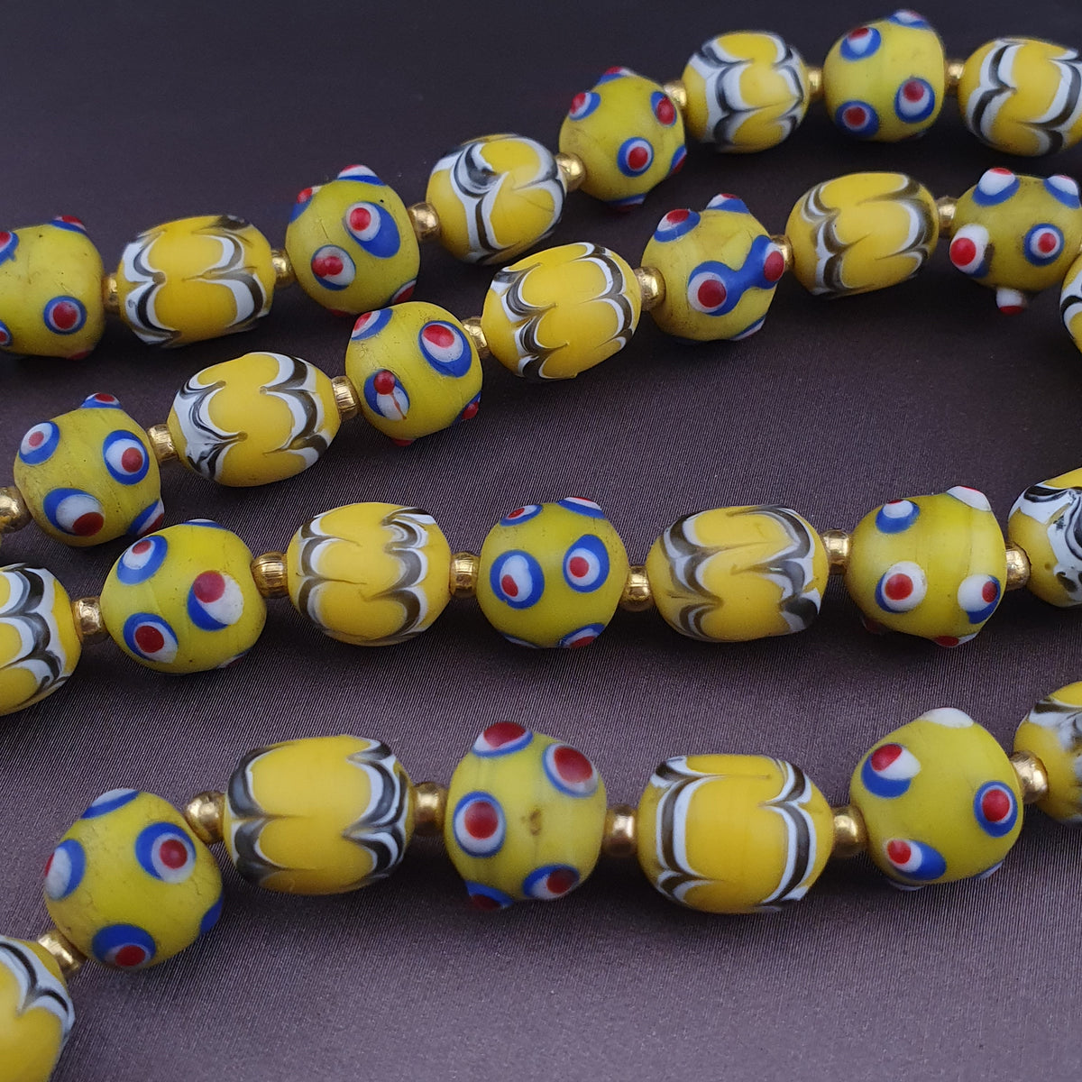Vintage Venetian Style Skunk Eyes And Feather Desgin Glass Beads Necklace
