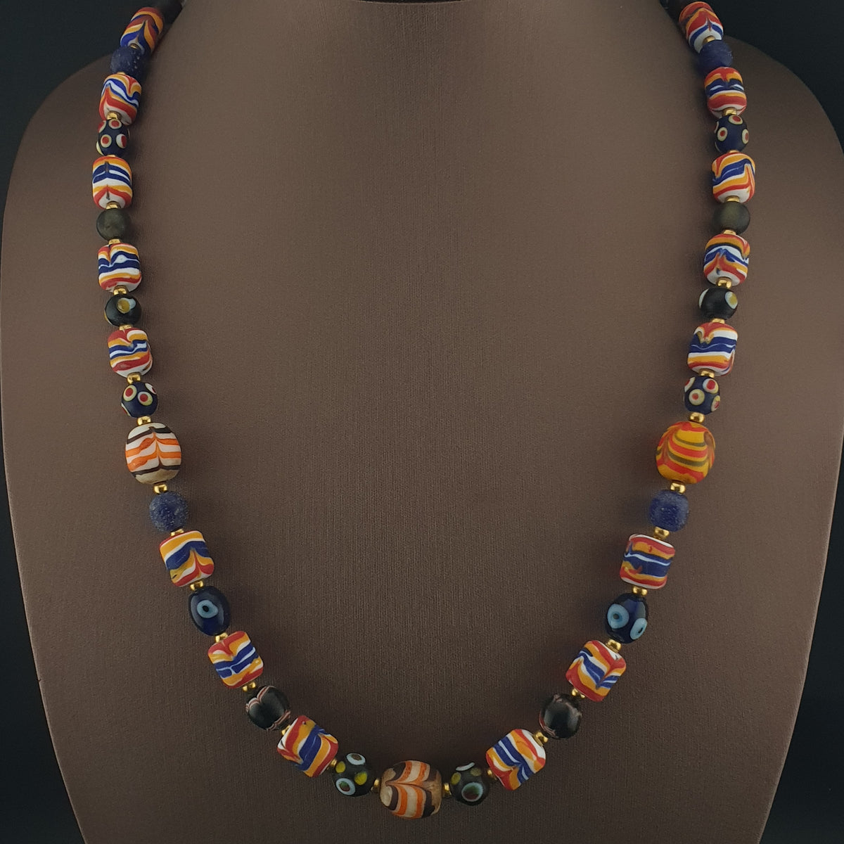 Collier ancien style vénitien avec plumes et perles de verre mélangées