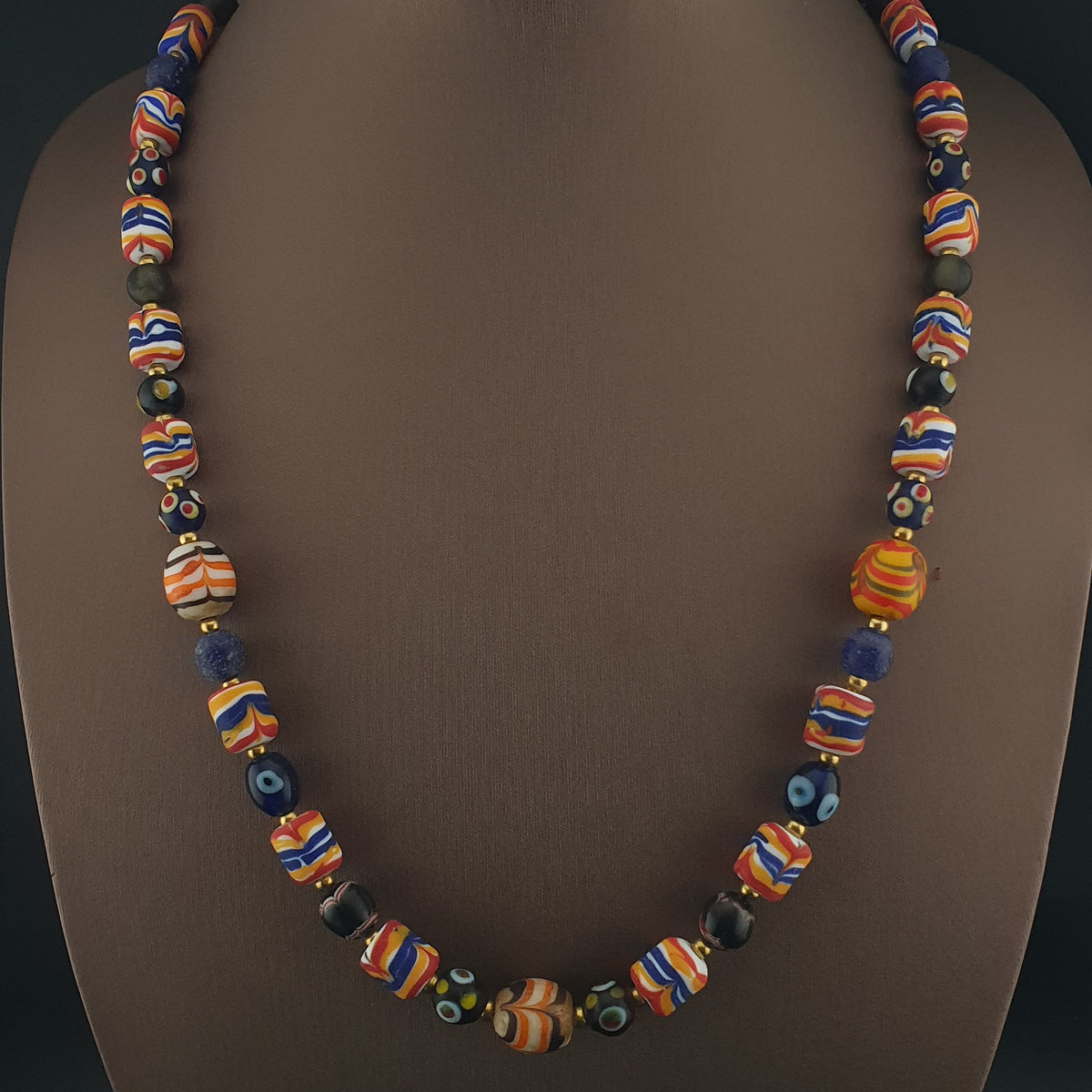 Collier ancien style vénitien avec plumes et perles de verre mélangées