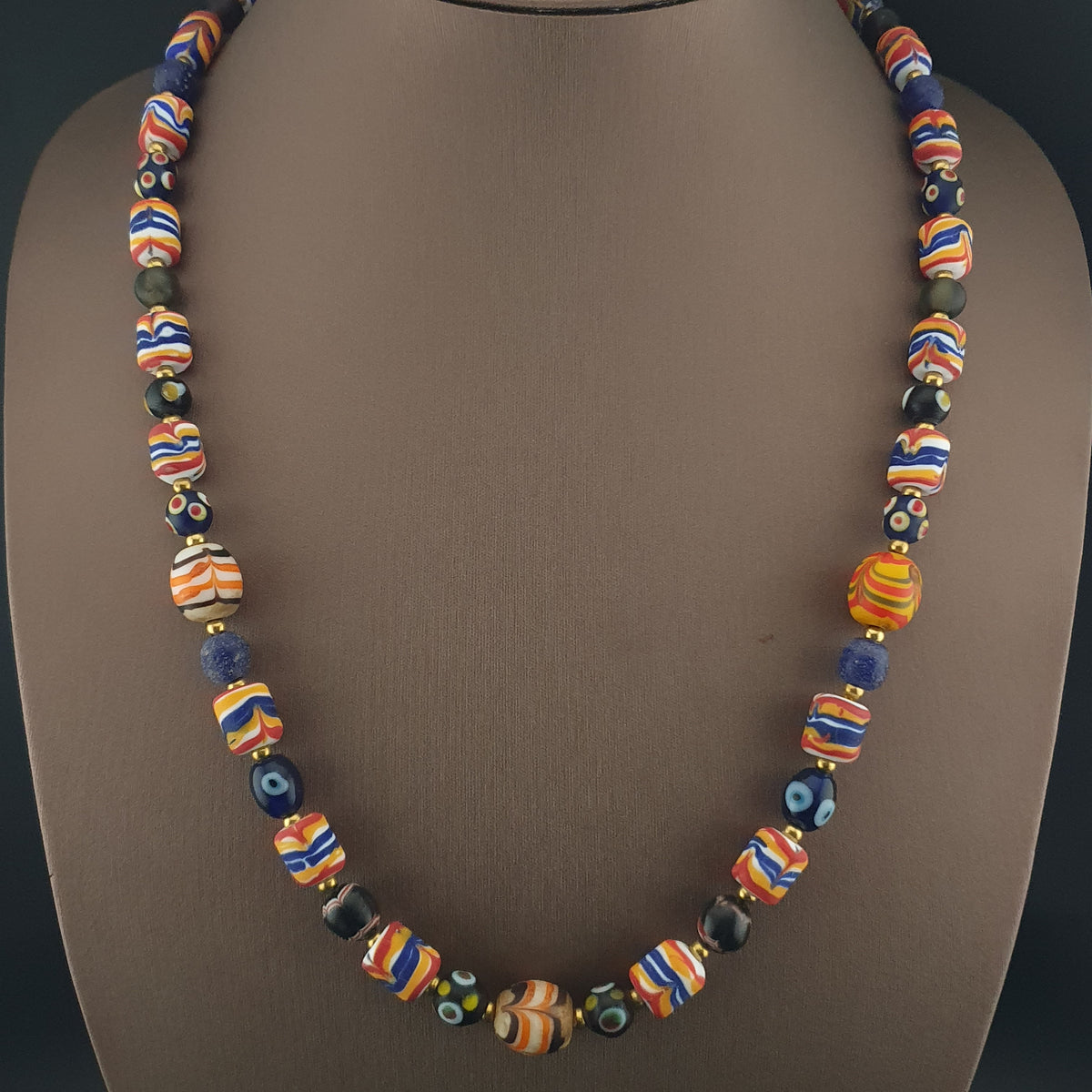 Collier ancien style vénitien avec plumes et perles de verre mélangées