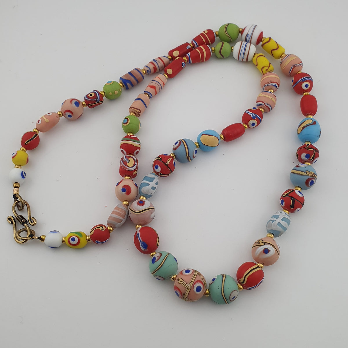 Collier de perles de verre antiques multicolores style vénitien