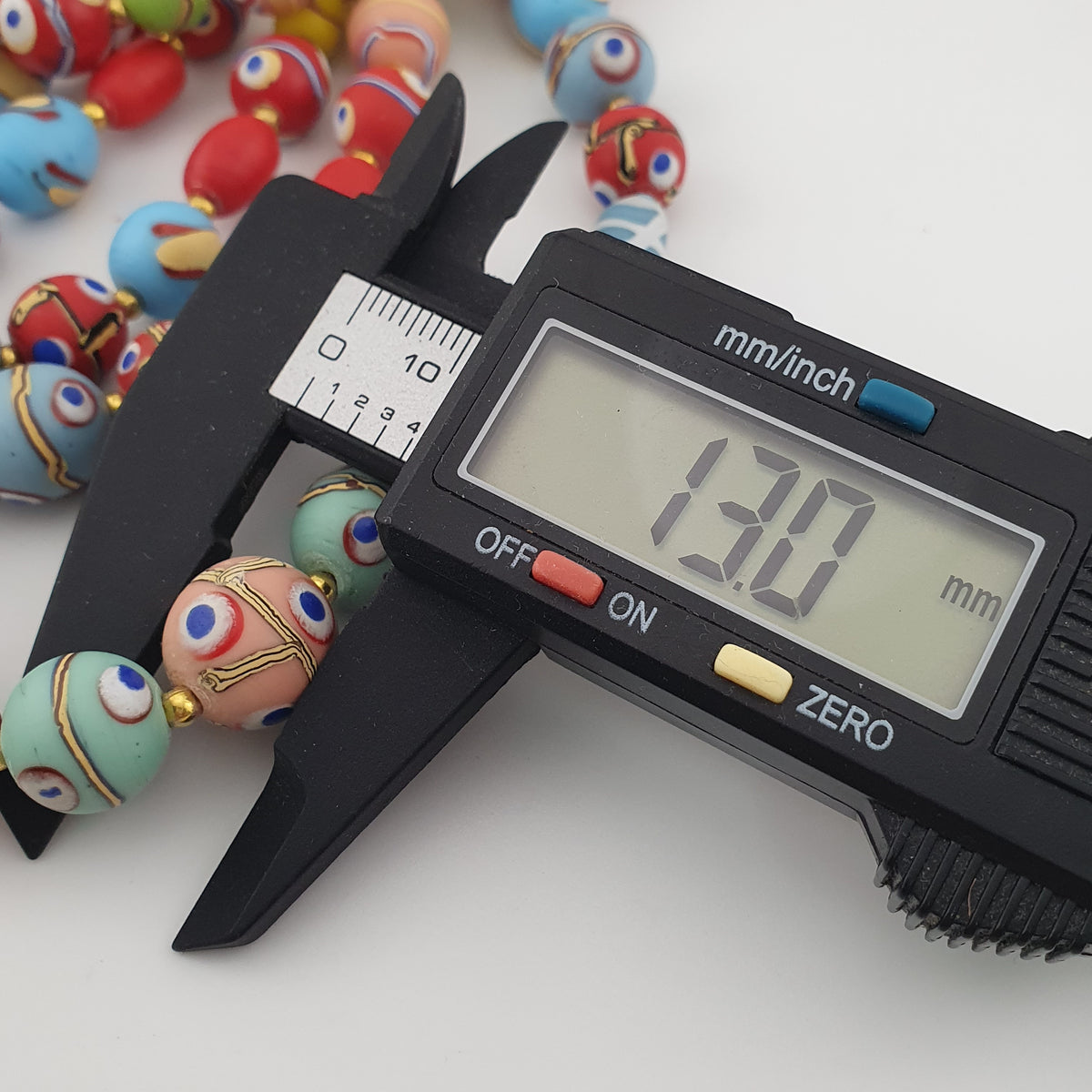 Collier de perles de verre antiques multicolores style vénitien