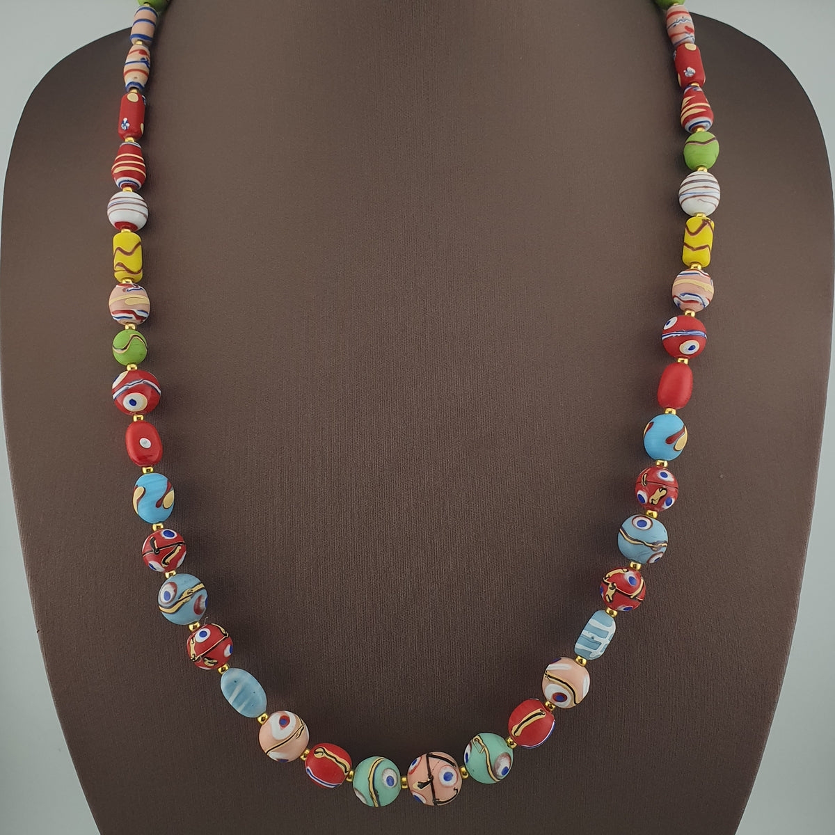 Collier de perles de verre antiques multicolores style vénitien