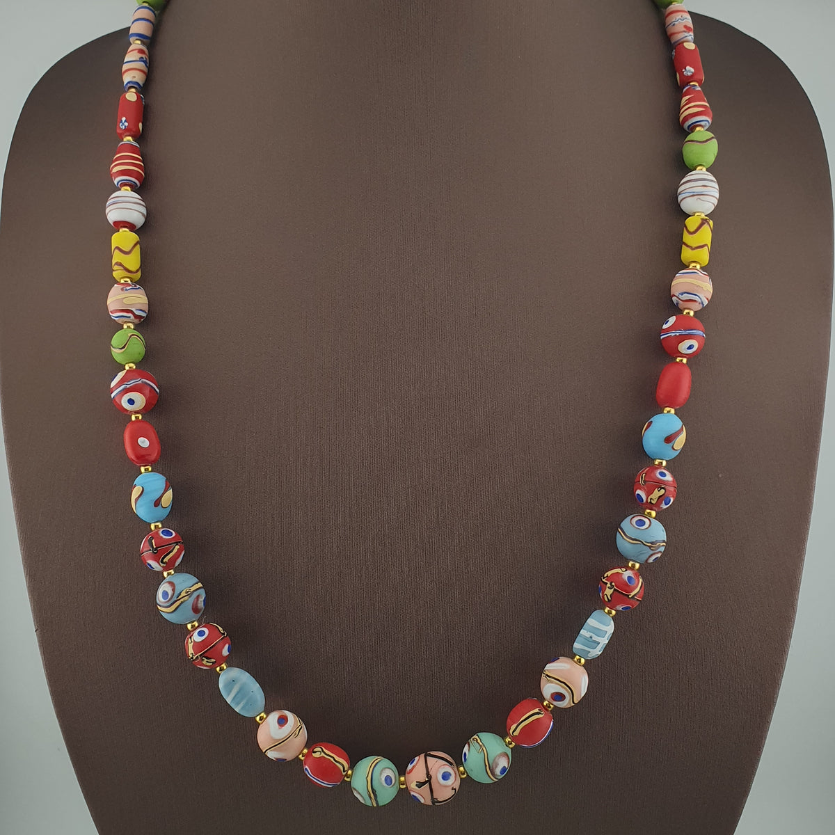Collier de perles de verre antiques multicolores style vénitien