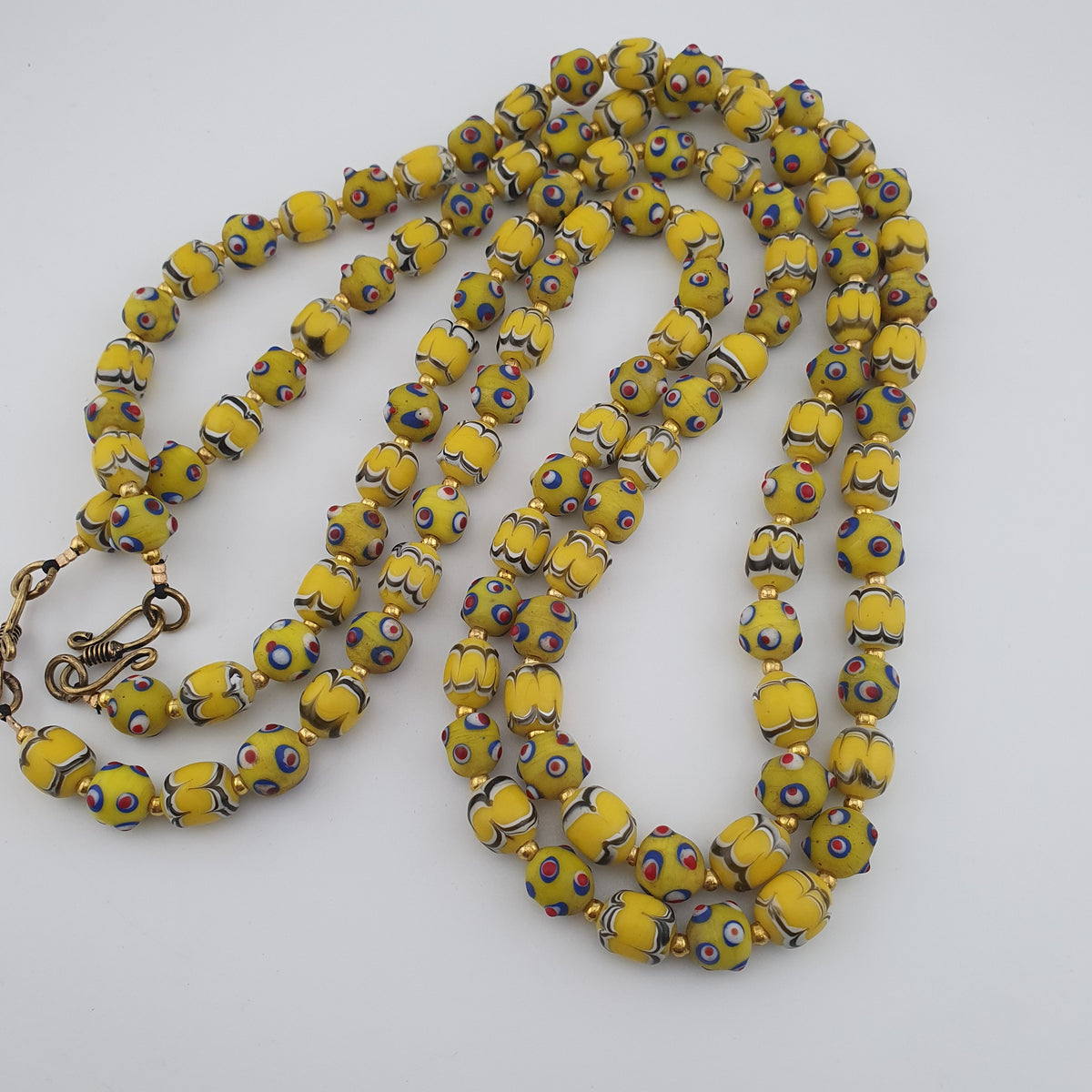 Collier de perles de verre antiques de Venise, de style Skunk, de couleur jaune