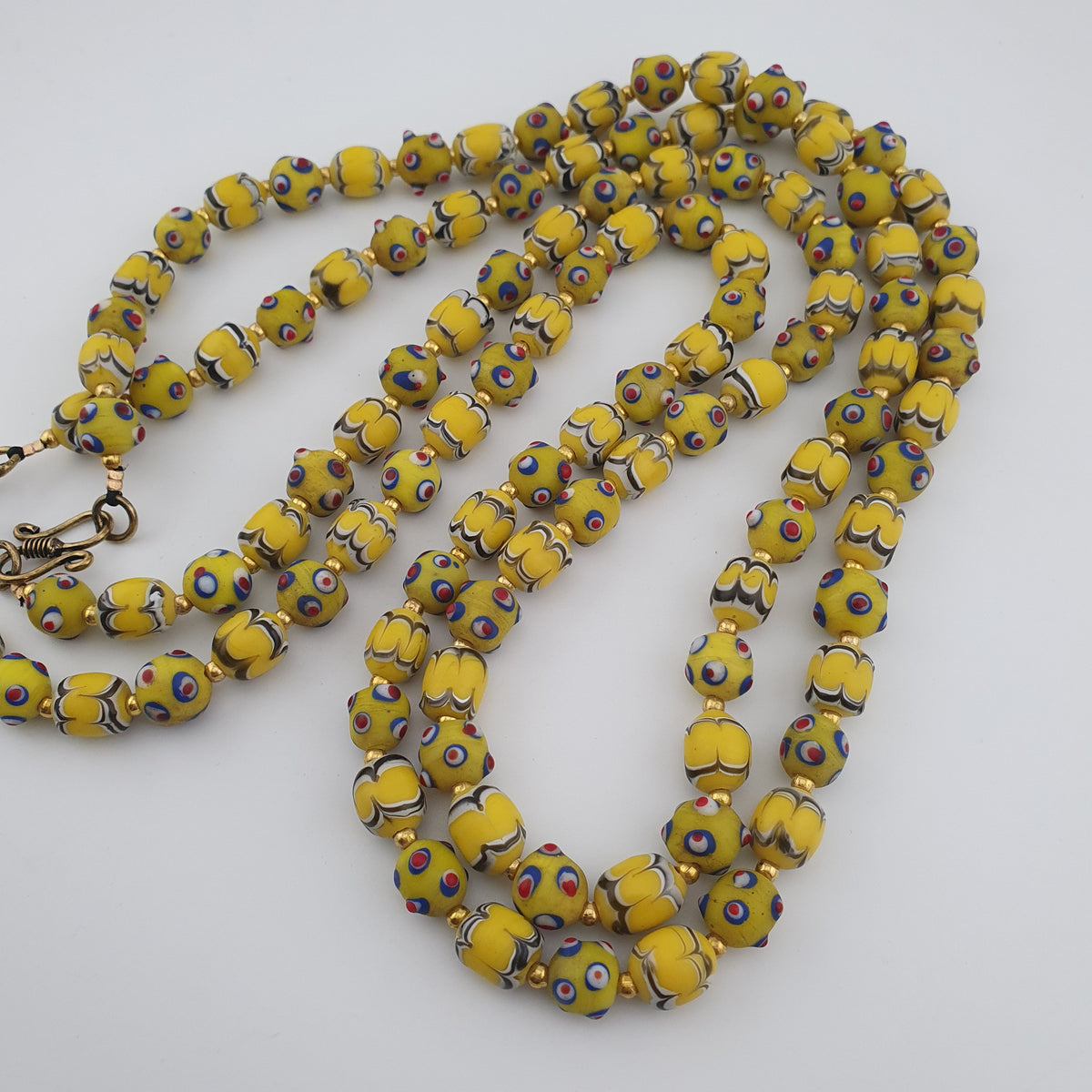 Collier de perles de verre antiques de Venise, de style Skunk, de couleur jaune