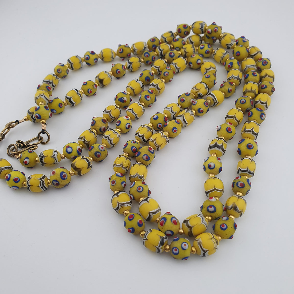 Collier de perles de verre antiques de Venise, de style Skunk, de couleur jaune