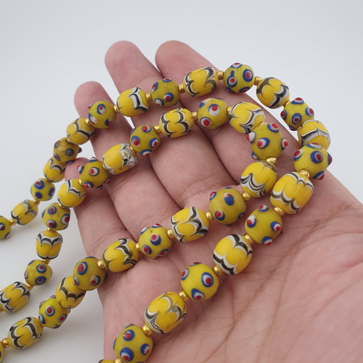 Collier de perles de verre antiques de Venise, de style Skunk, de couleur jaune