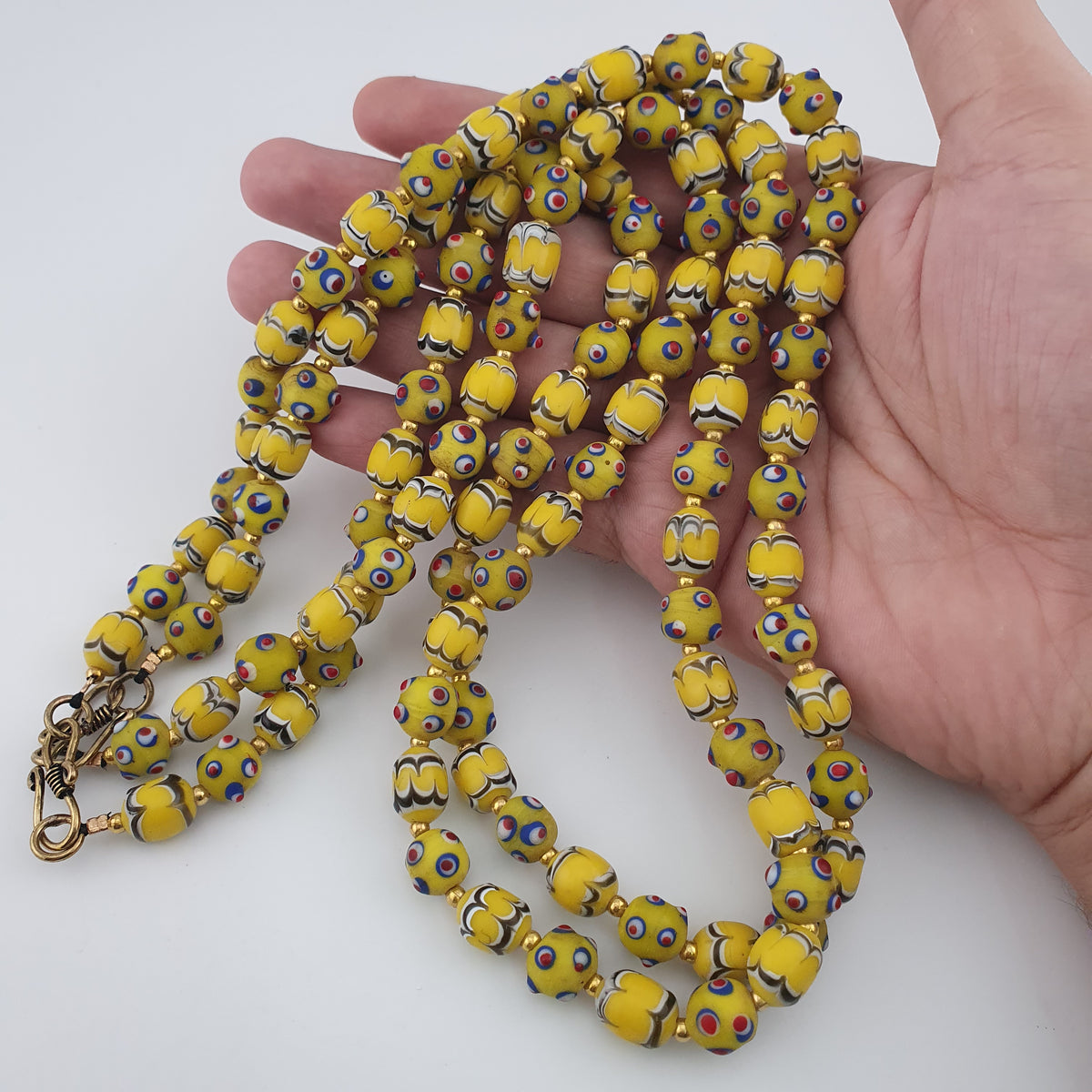 Collier de perles de verre antiques de Venise, de style Skunk, de couleur jaune