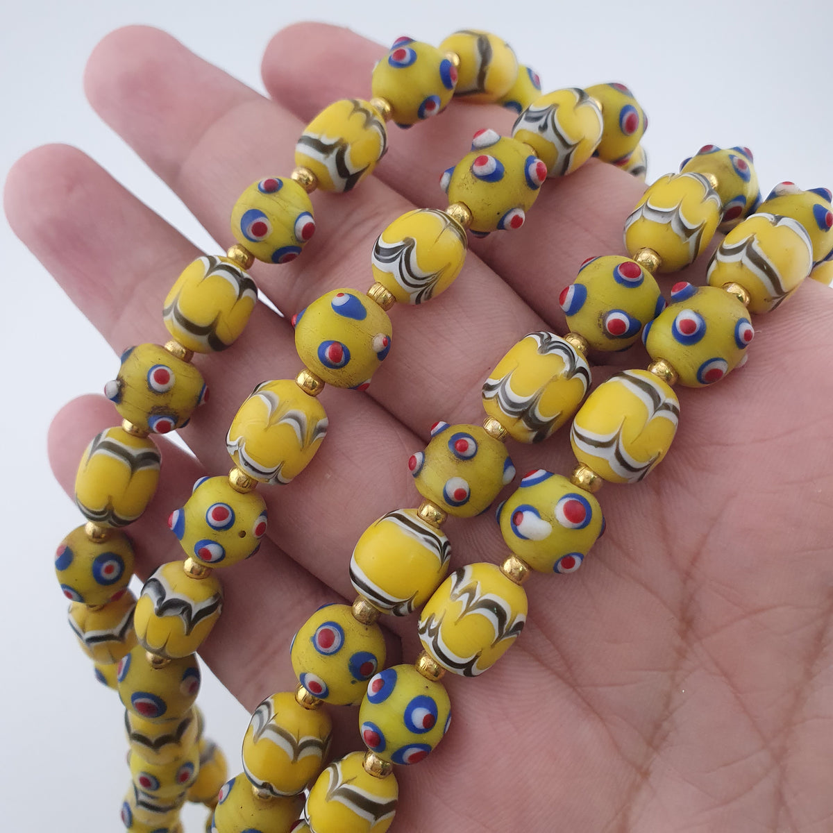 Collier de perles de verre antiques de Venise, de style Skunk, de couleur jaune