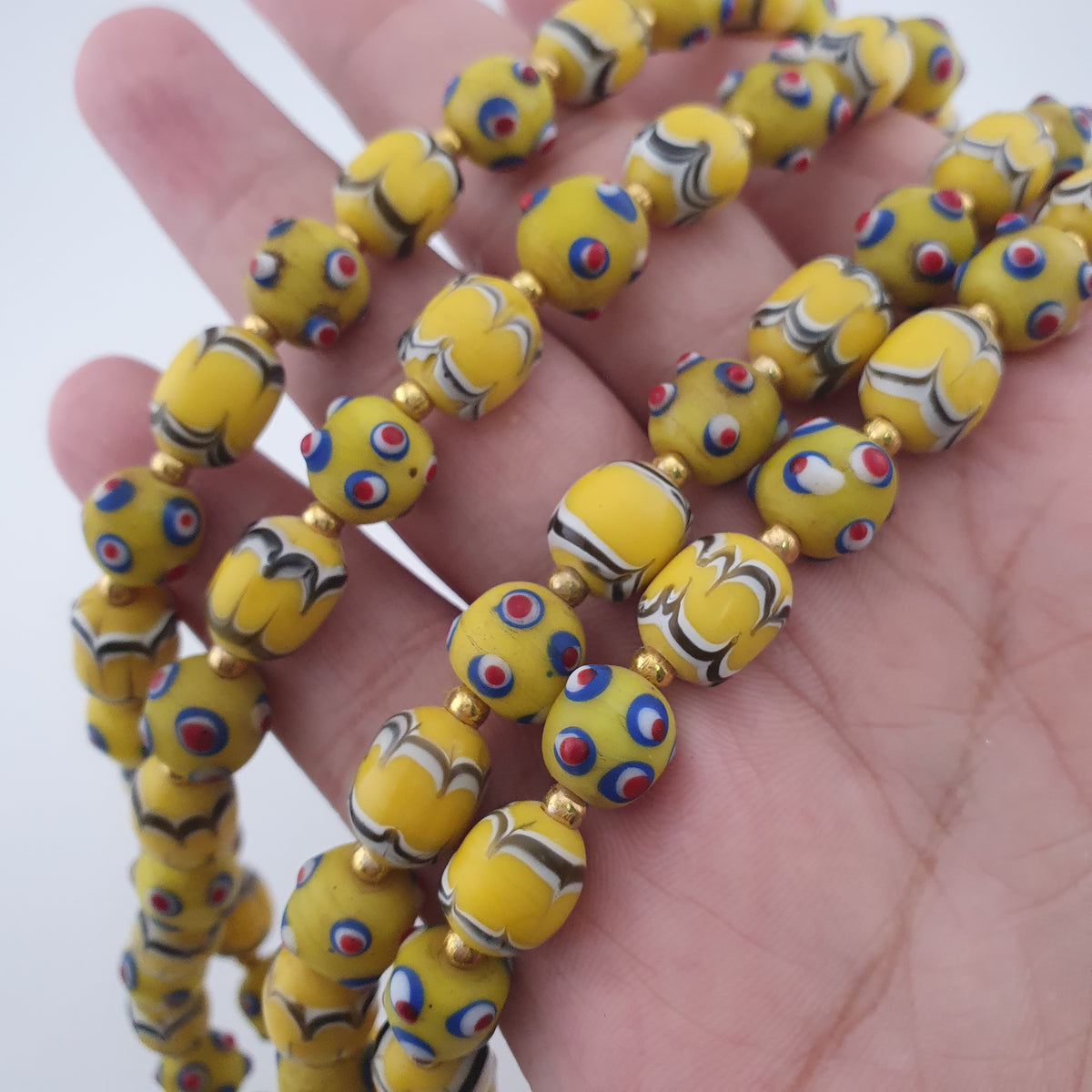 Collier de perles de verre antiques de Venise, de style Skunk, de couleur jaune