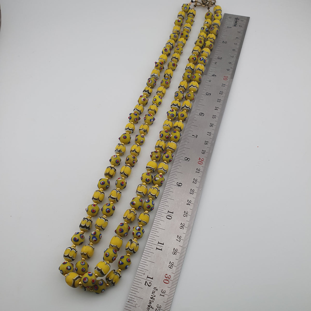 Collier de perles de verre antiques de Venise, de style Skunk, de couleur jaune