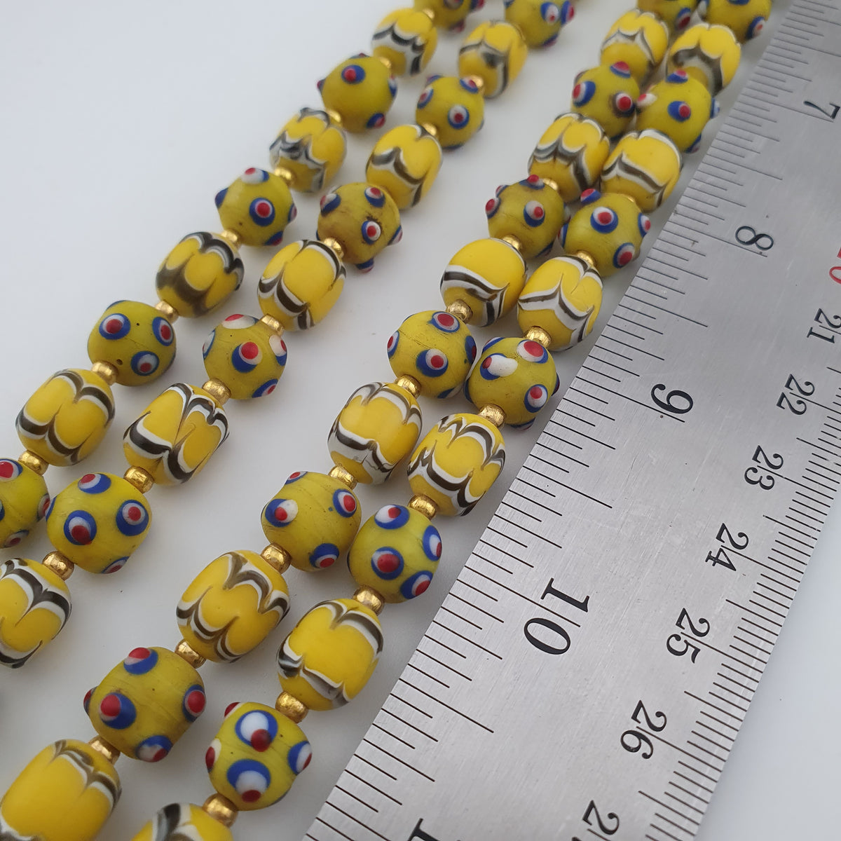 Collier de perles de verre antiques de Venise, de style Skunk, de couleur jaune