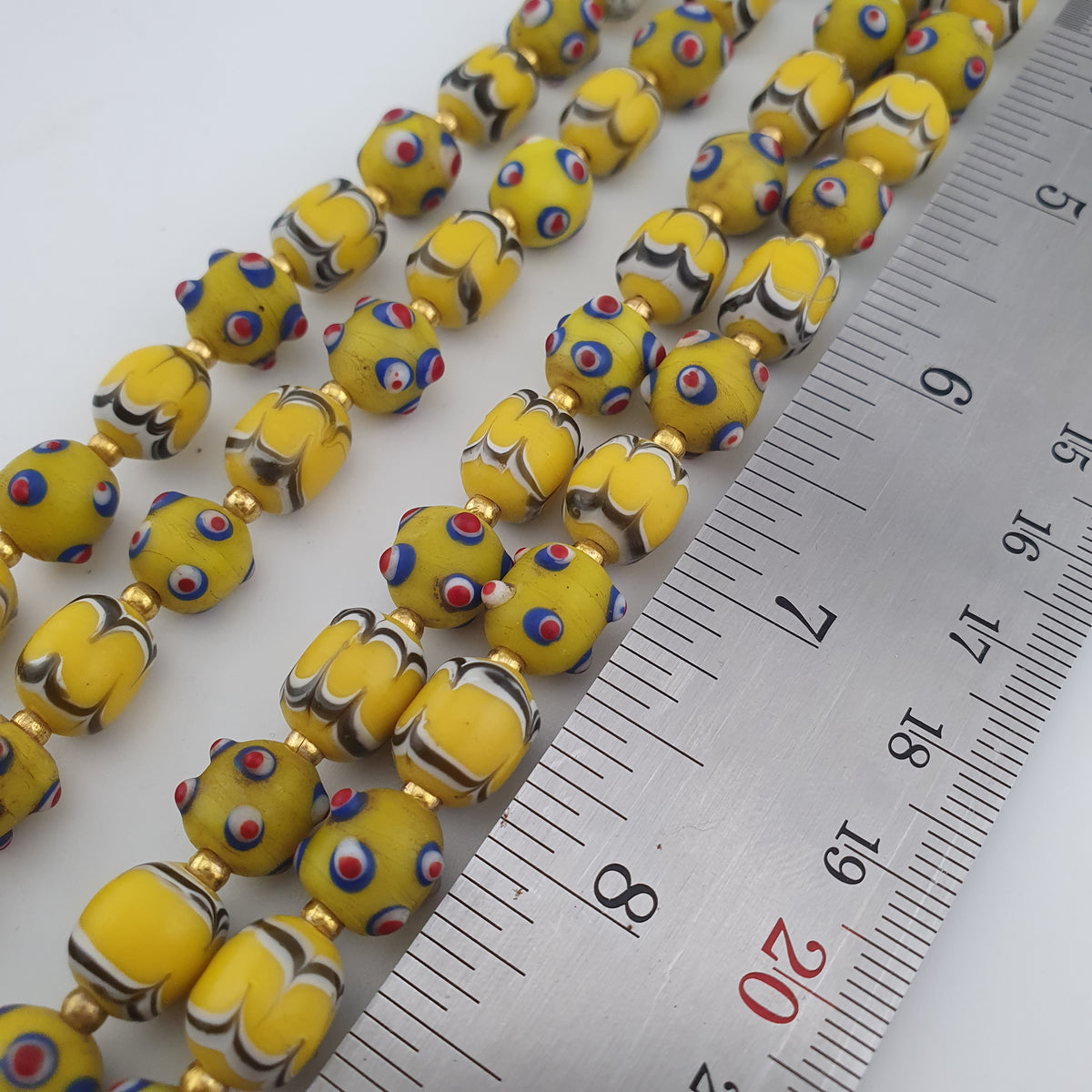Collier de perles de verre antiques de Venise, de style Skunk, de couleur jaune