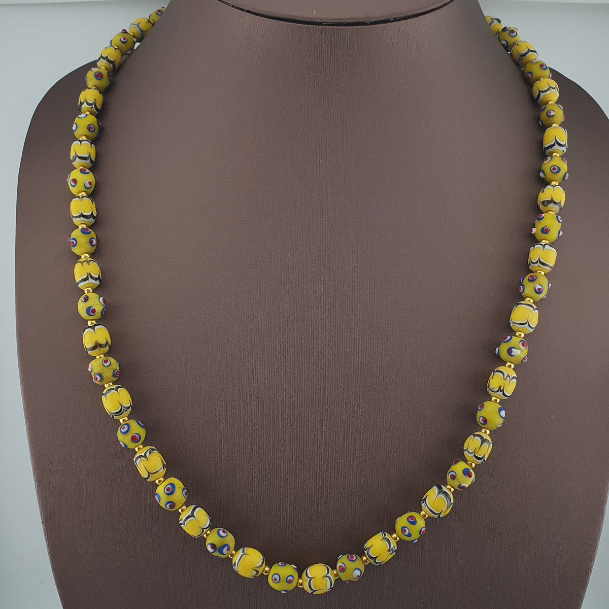 Collier de perles de verre antiques de Venise, de style Skunk, de couleur jaune