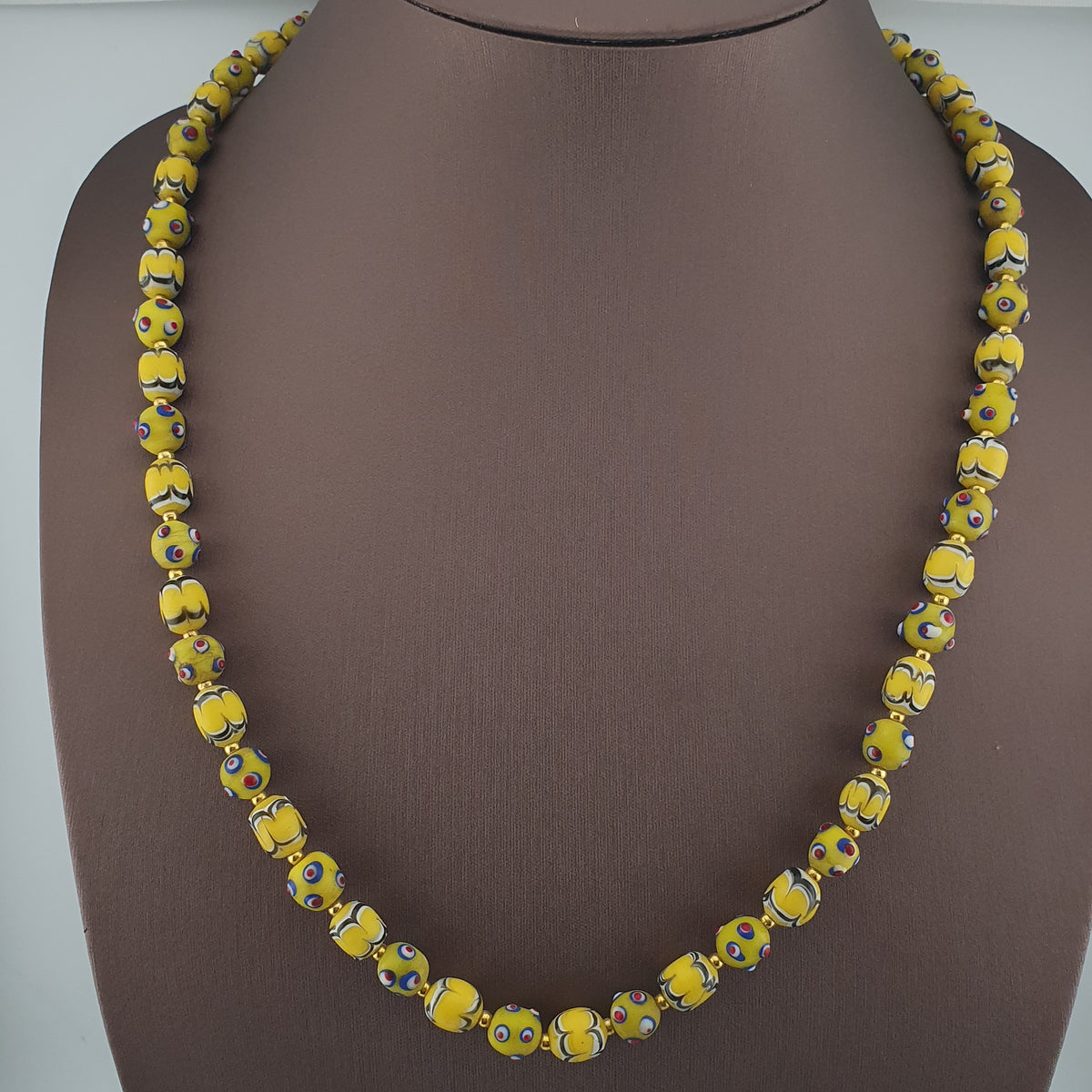 Collier de perles de verre antiques de Venise, de style Skunk, de couleur jaune