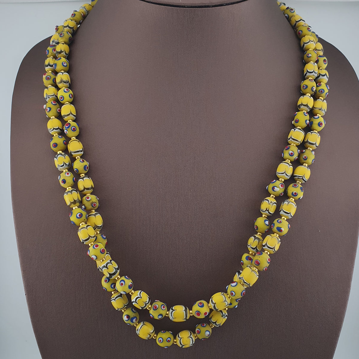 Collier de perles de verre antiques de Venise, de style Skunk, de couleur jaune