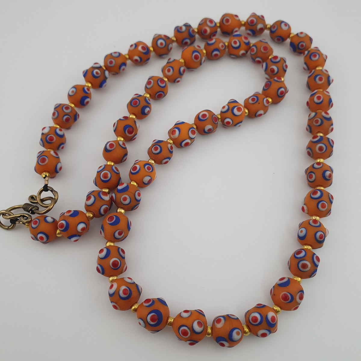 Collier de perles en verre orange style vénitien ancien, yeux de mouffette