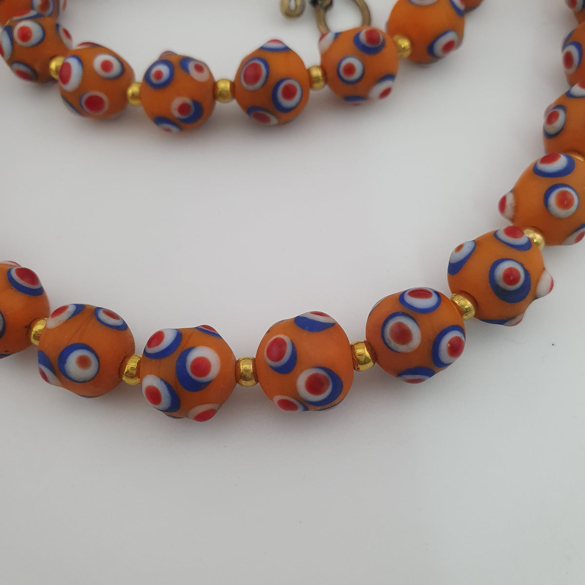 Collier de perles en verre orange style vénitien ancien, yeux de mouffette