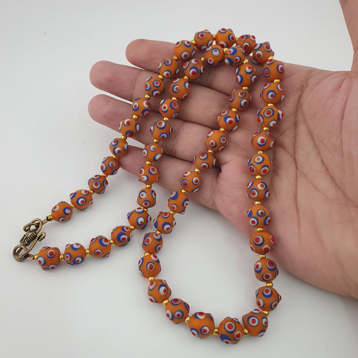 Collier de perles en verre orange style vénitien ancien, yeux de mouffette