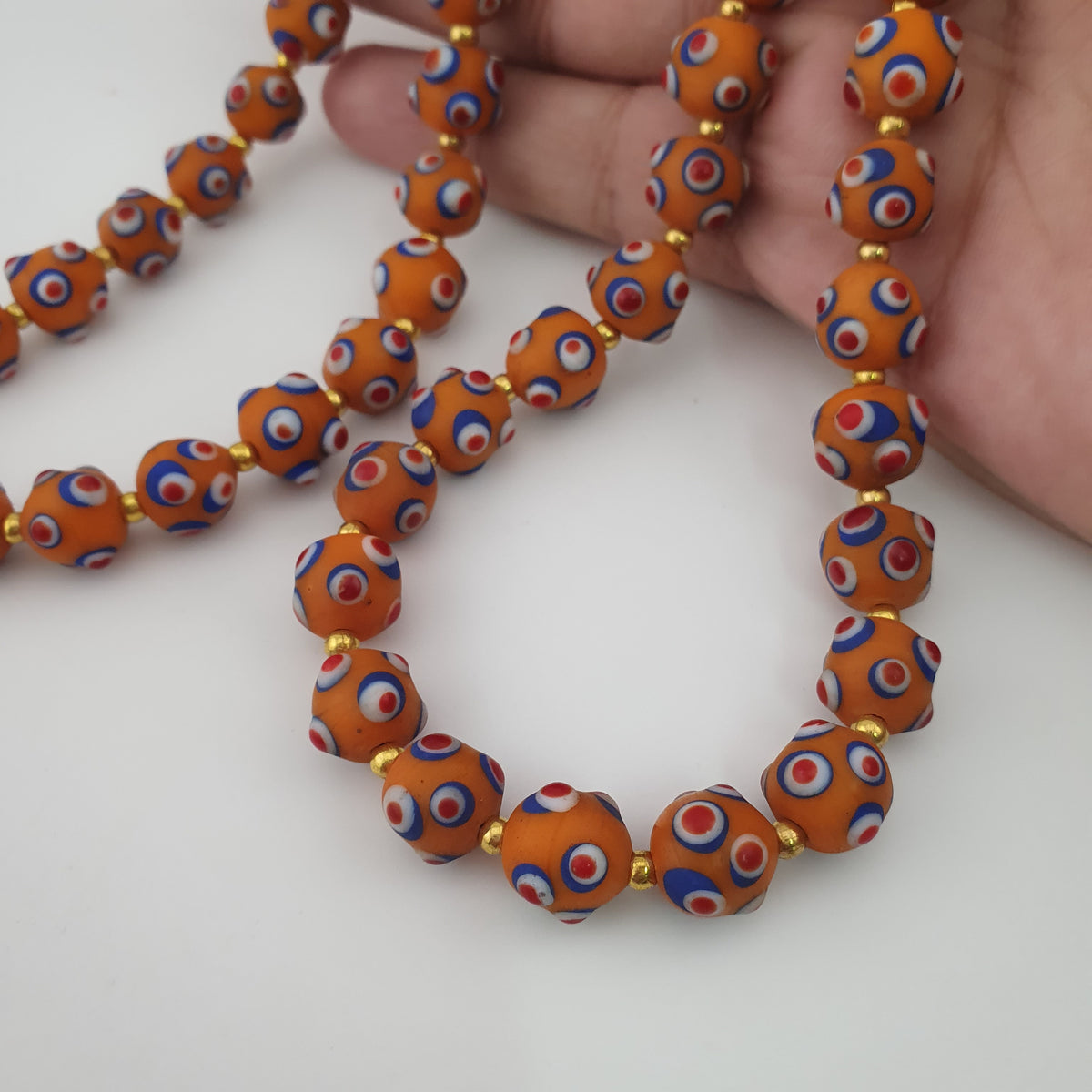 Collier de perles en verre orange style vénitien ancien, yeux de mouffette