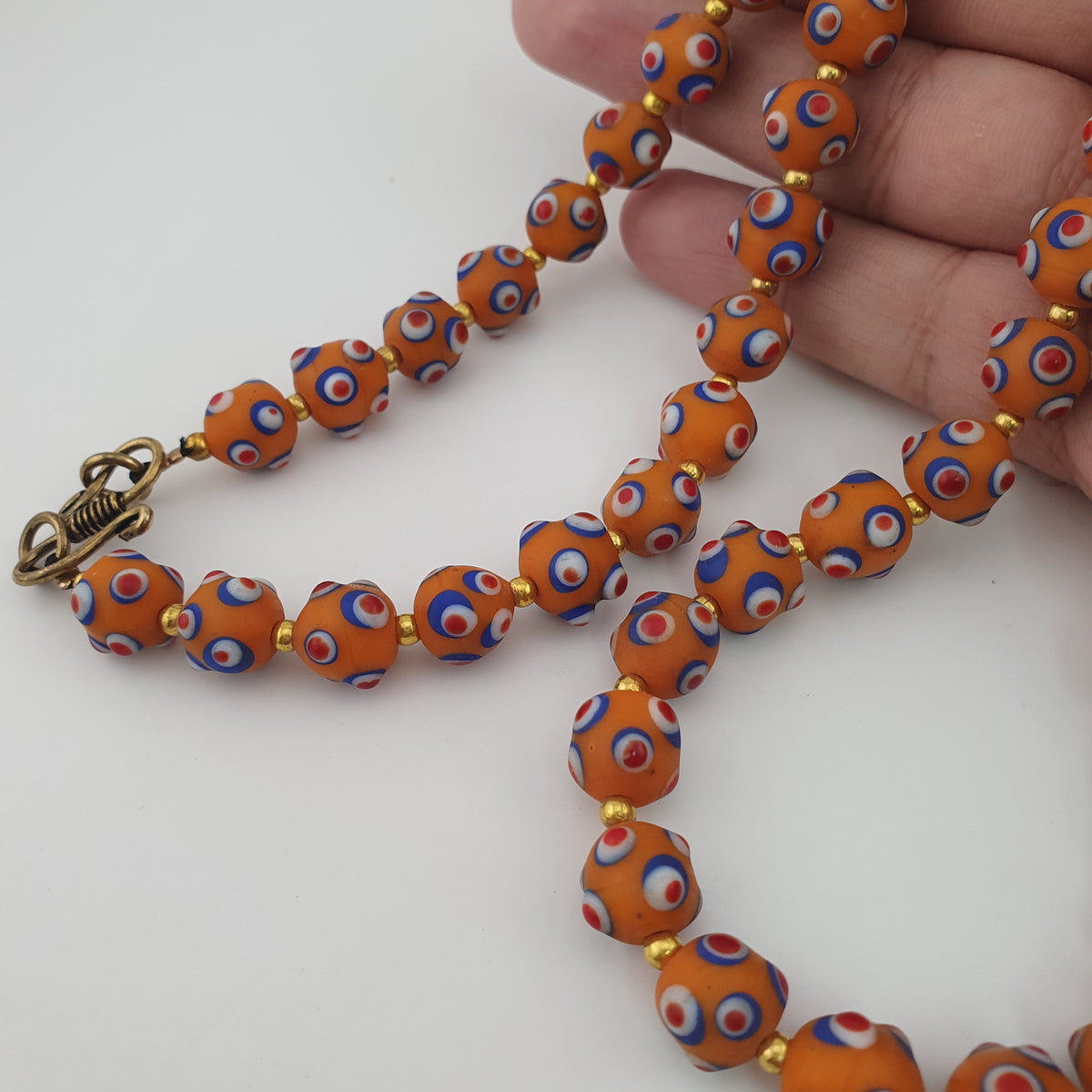 Collier de perles en verre orange style vénitien ancien, yeux de mouffette