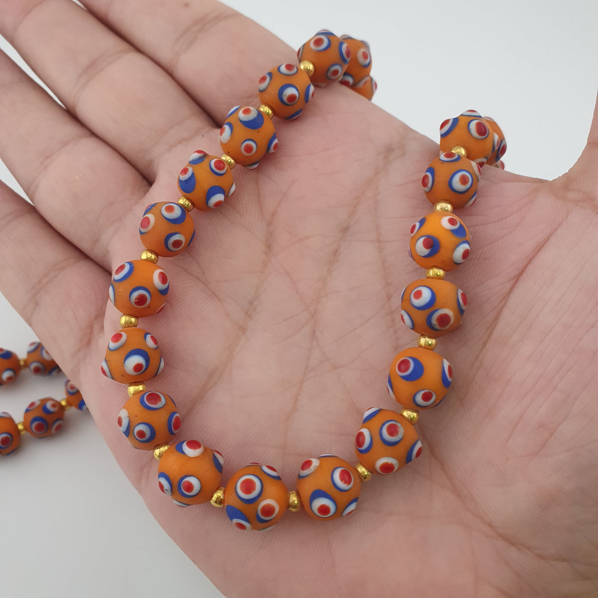 Collier de perles en verre orange style vénitien ancien, yeux de mouffette