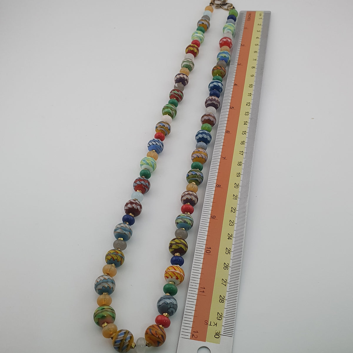 Collier de perles en verre de style vénitien antique à rayures multicolores