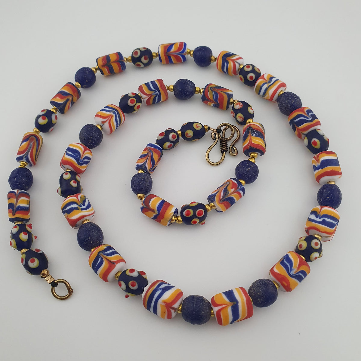 Collier en verre antique vénitien de style africain mixé