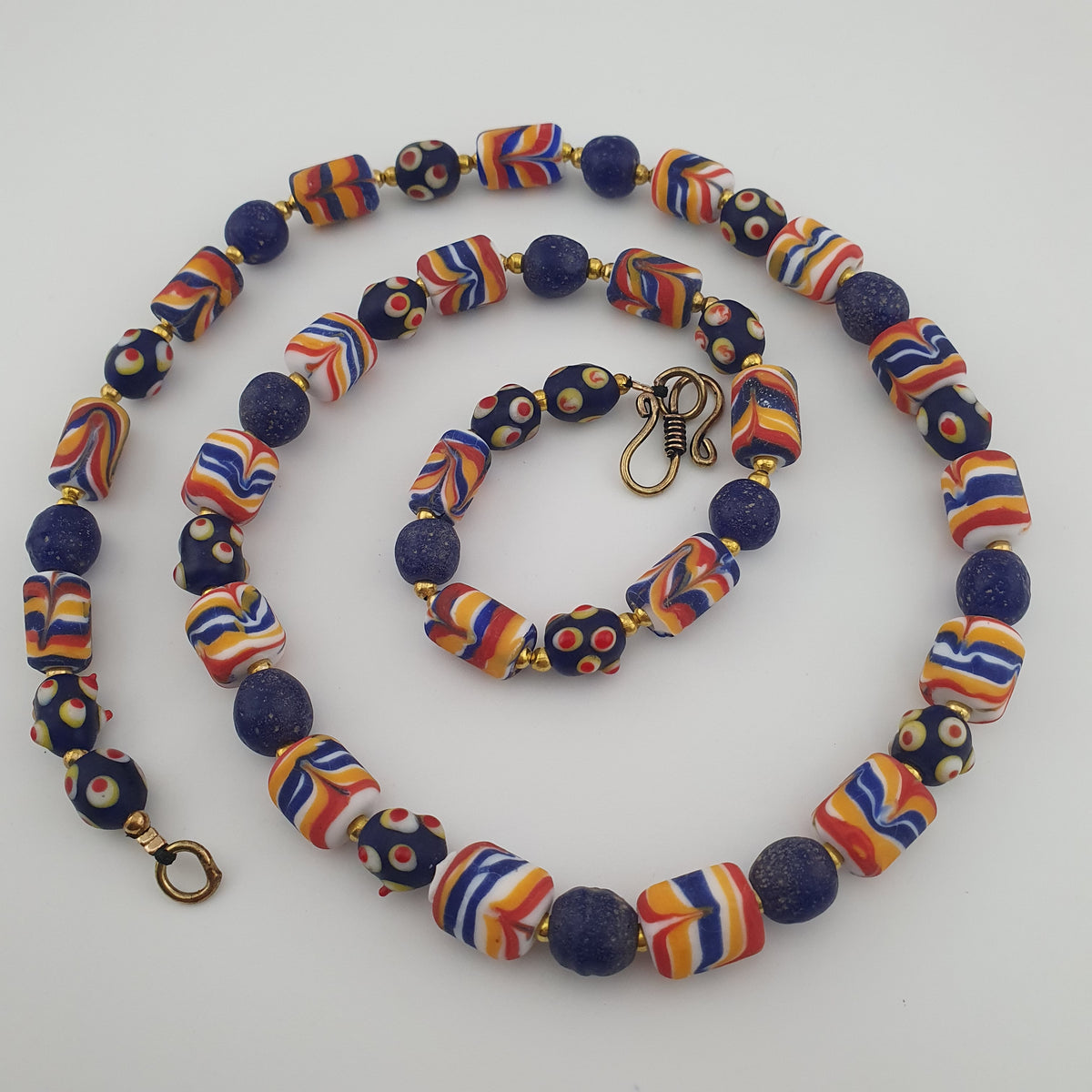 Collier en verre antique vénitien de style africain mixé
