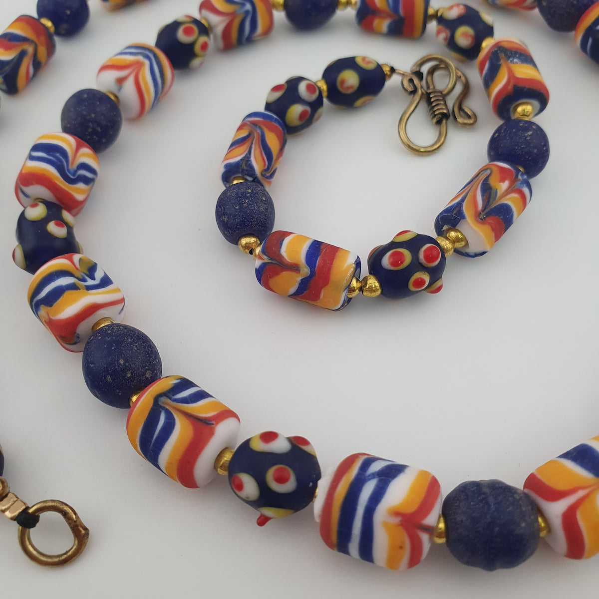 Collier en verre antique vénitien de style africain mixé