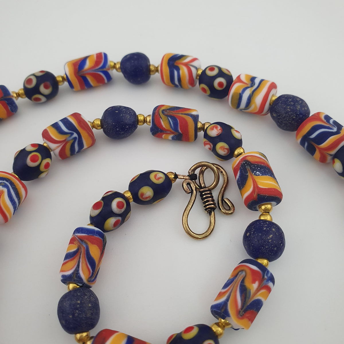 Collier en verre antique vénitien de style africain mixé