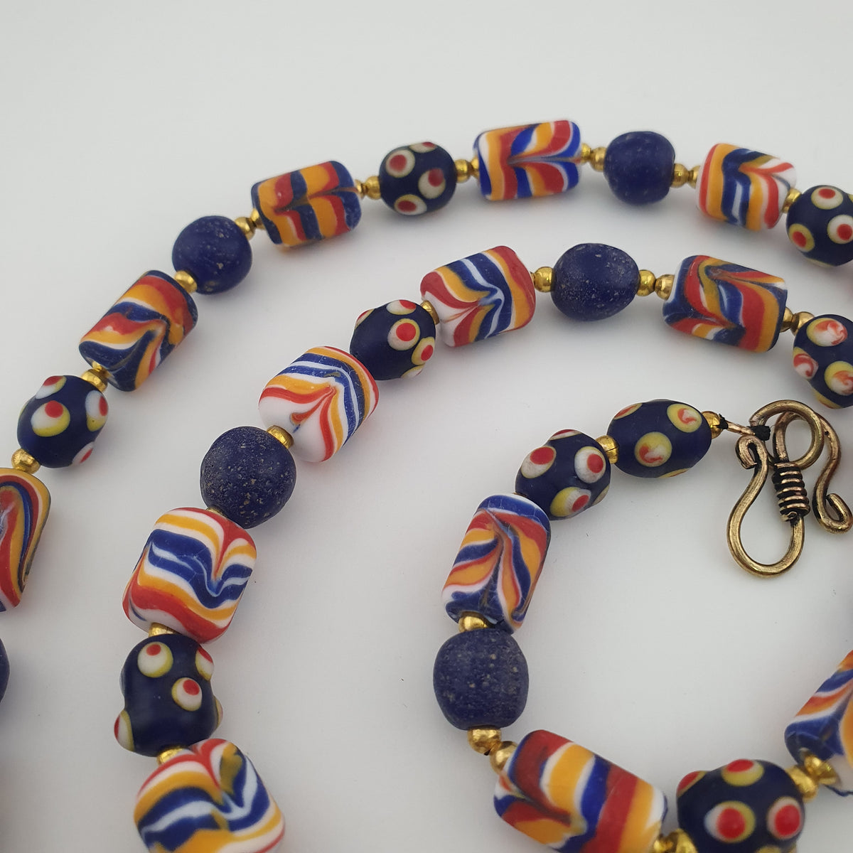 Collier en verre antique vénitien de style africain mixé