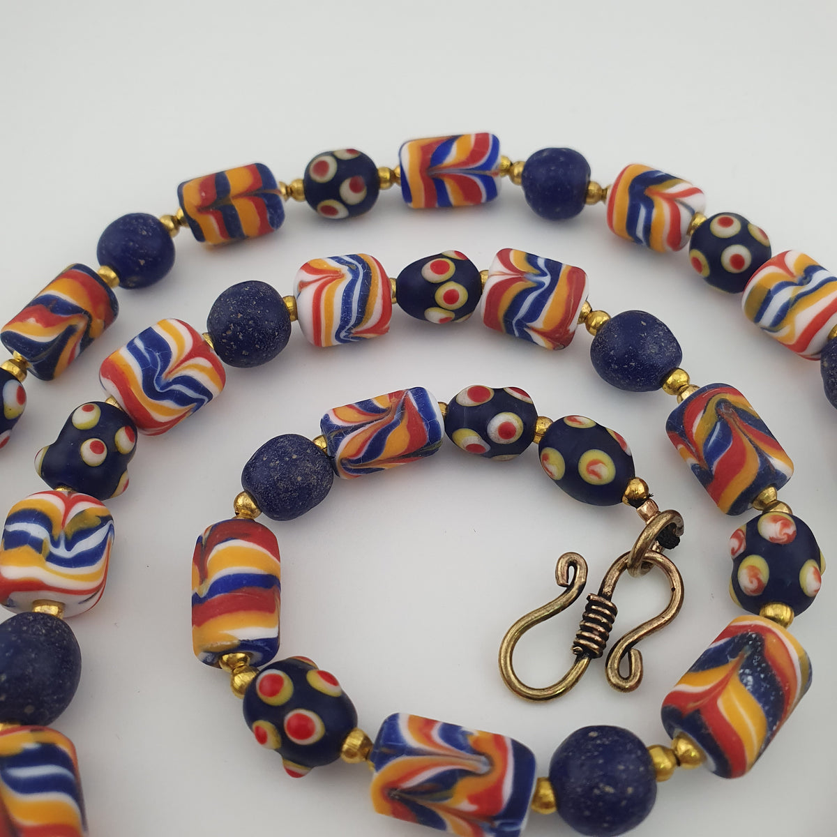 Collier en verre antique vénitien de style africain mixé