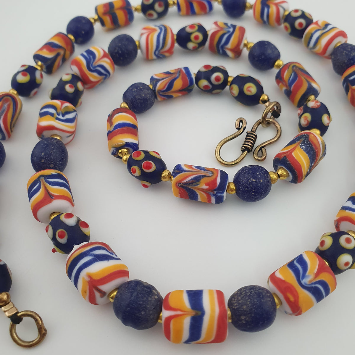 Collier en verre antique vénitien de style africain mixé