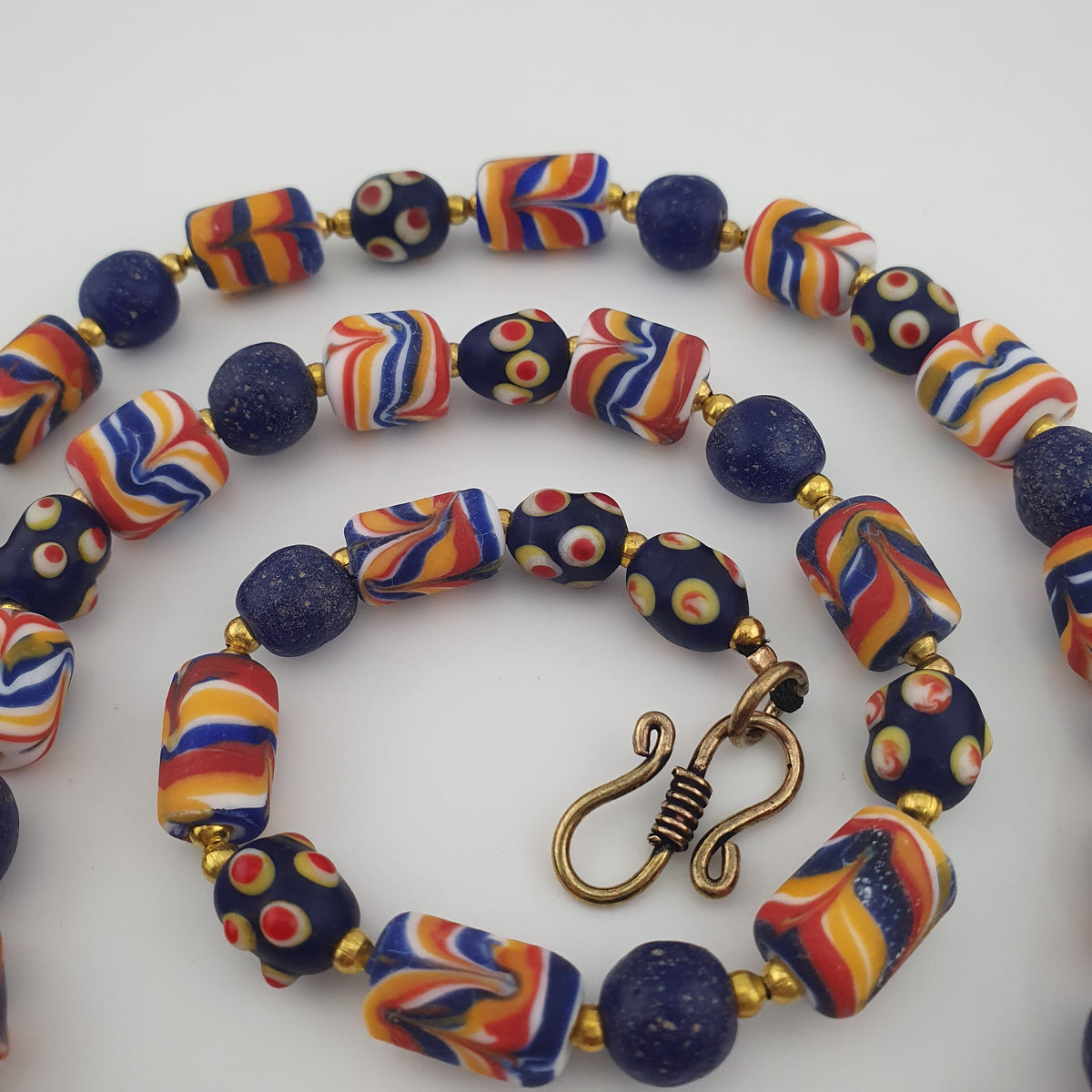 Collier en verre antique vénitien de style africain mixé