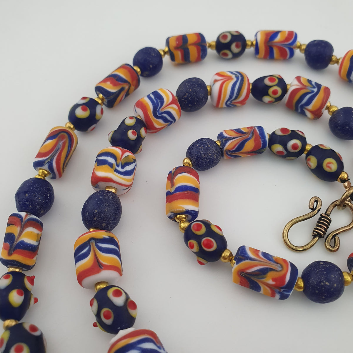Collier en verre antique vénitien de style africain mixé