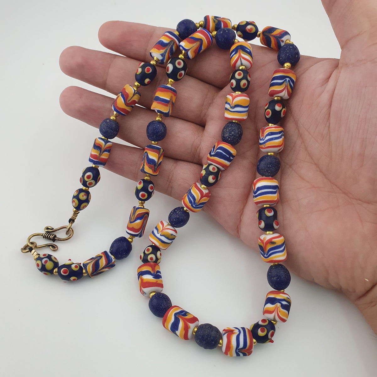 Collier en verre antique vénitien de style africain mixé