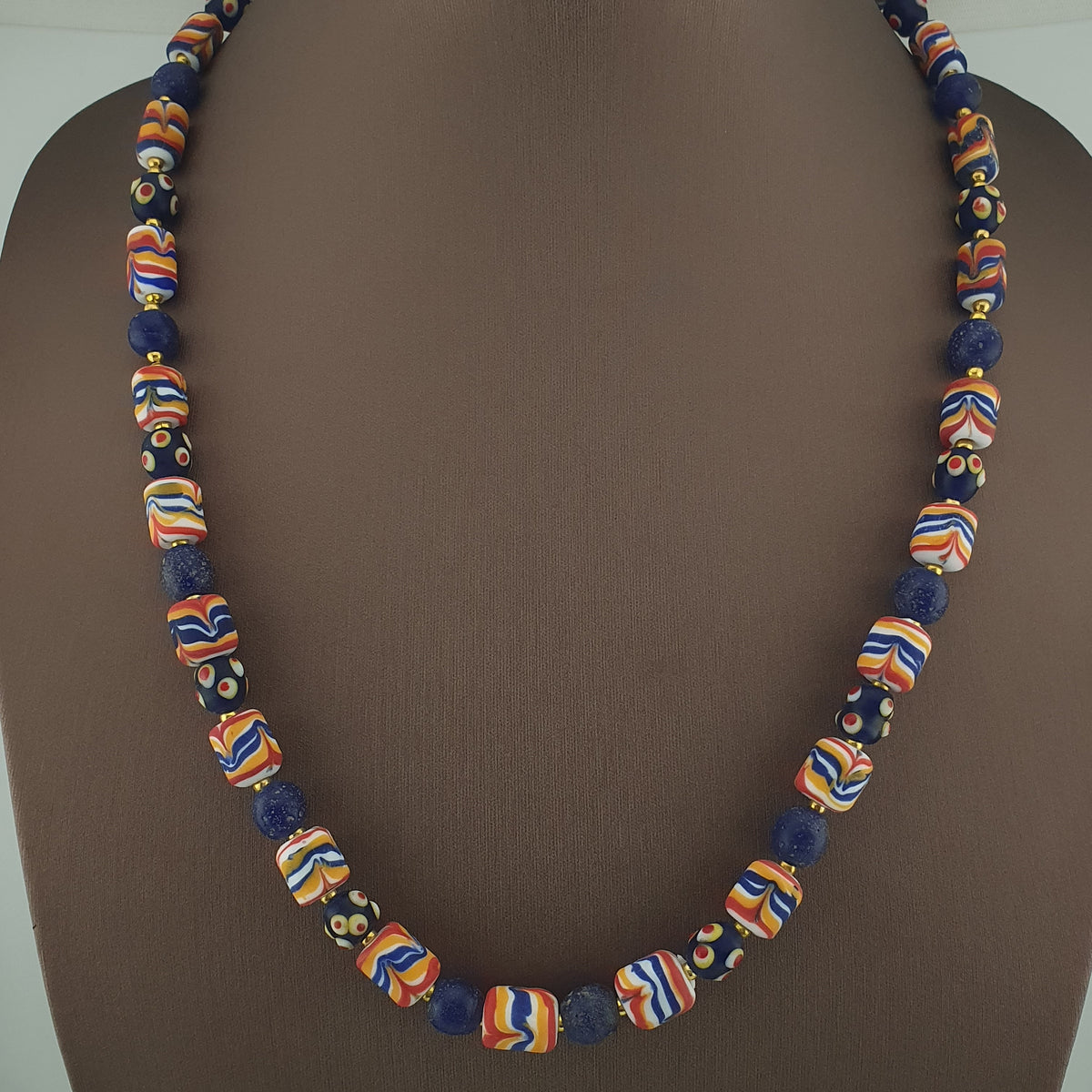 Collier en verre antique vénitien de style africain mixé