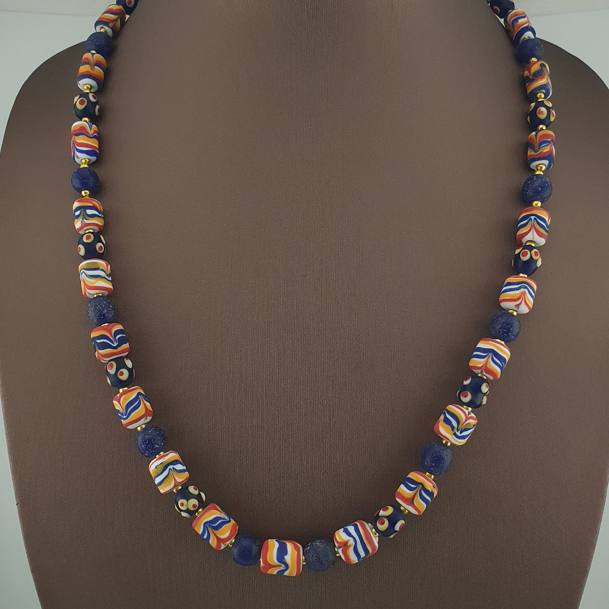 Collier en verre antique vénitien de style africain mixé